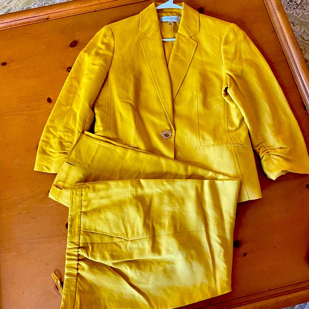 Kasper pant suit